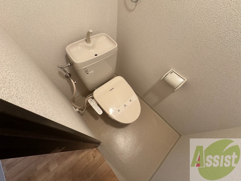 トイレ　こちらはトイレです。清潔感があり、安心して使用できます。