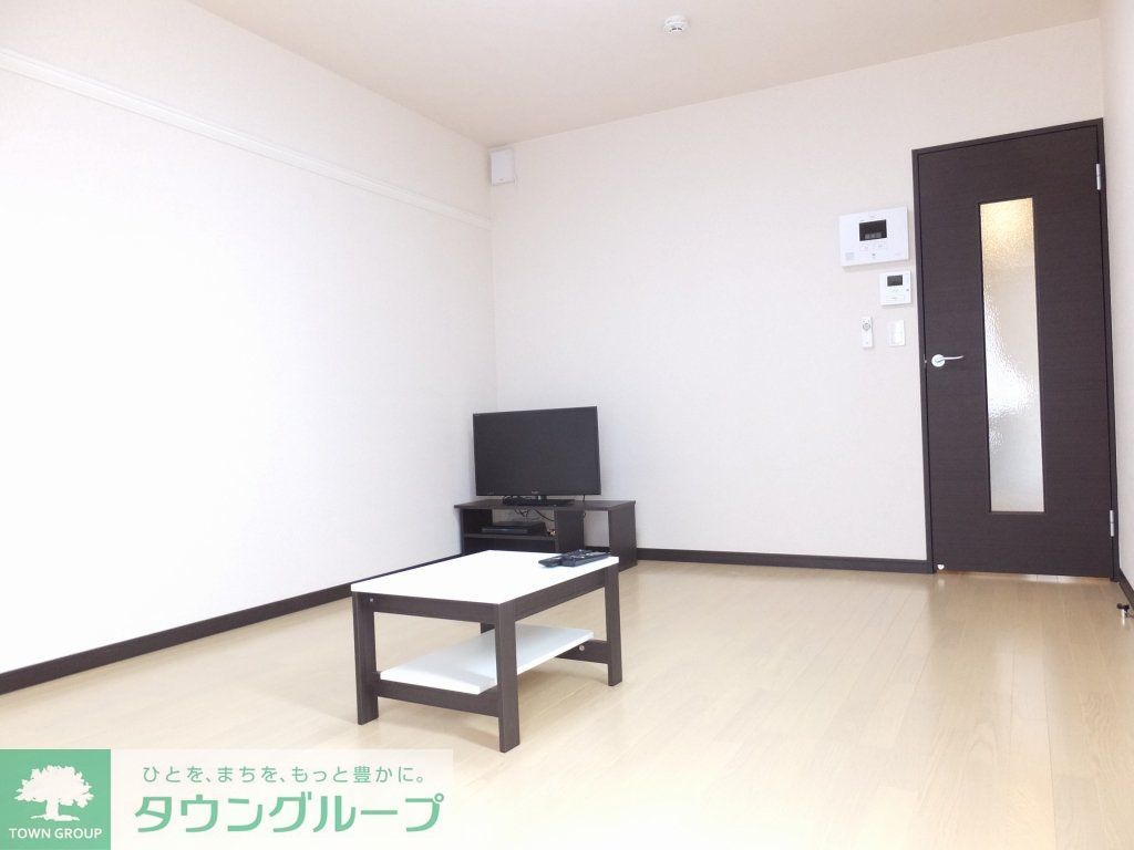 居室・リビング　家具・家電設置済みのお部屋です。