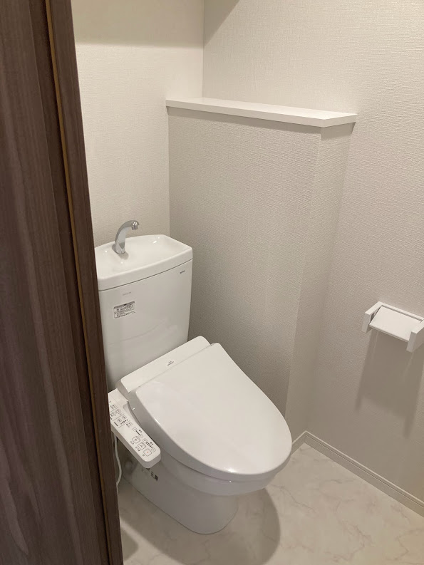 トイレ　写真は同タイプのお部屋のものです。