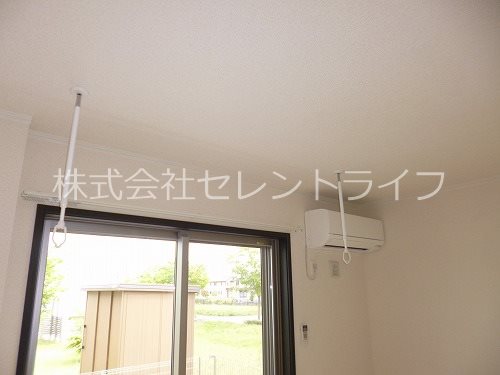 その他設備　室内物干し・エアコン