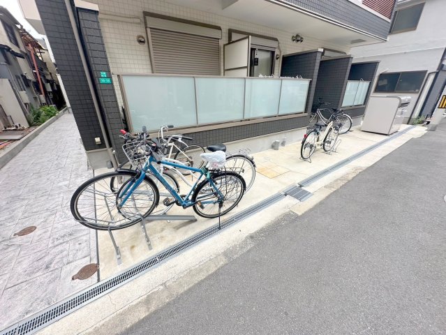 駐車場　敷地内には入居者専用の駐輪スペースもあります。