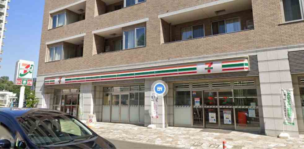 コンビニ　セブンイレブン（コンビニ）まで1238m