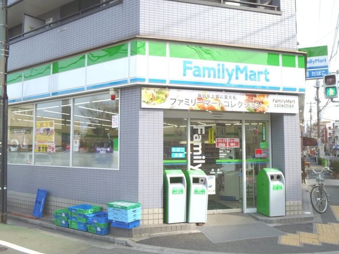 コンビニ　ファミリーマート（コンビニ）まで329m