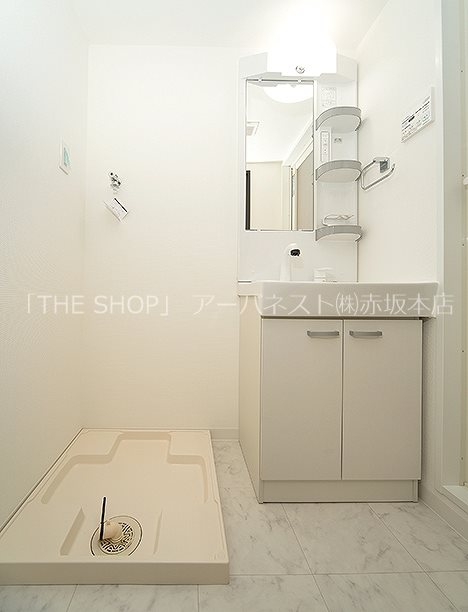 洗面設備　シャワー付独立洗面台完備！