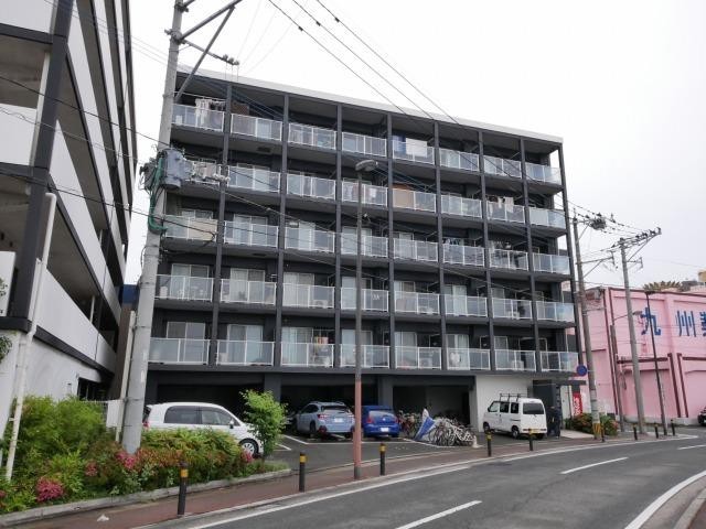 駐車場　建物外観