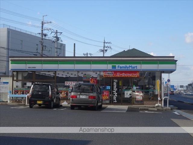 コンビニ　ファミリーマート（コンビニ）まで422m