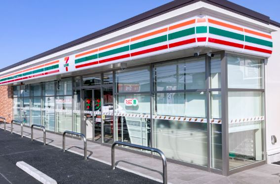 コンビニ　セブンイレブン新宿グランドプラザ店（コンビニ）まで202m
