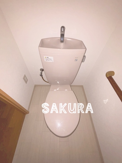 トイレ　落ち着いた色調のトイレです♪