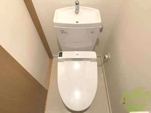 トイレ　トイレはウォシュレット機能付きです。安心して使用できますね。