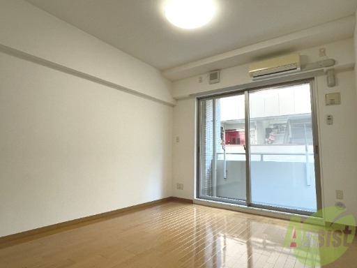 居室・リビング　８．８帖の洋室です。生活のメインとなる部屋ですね。