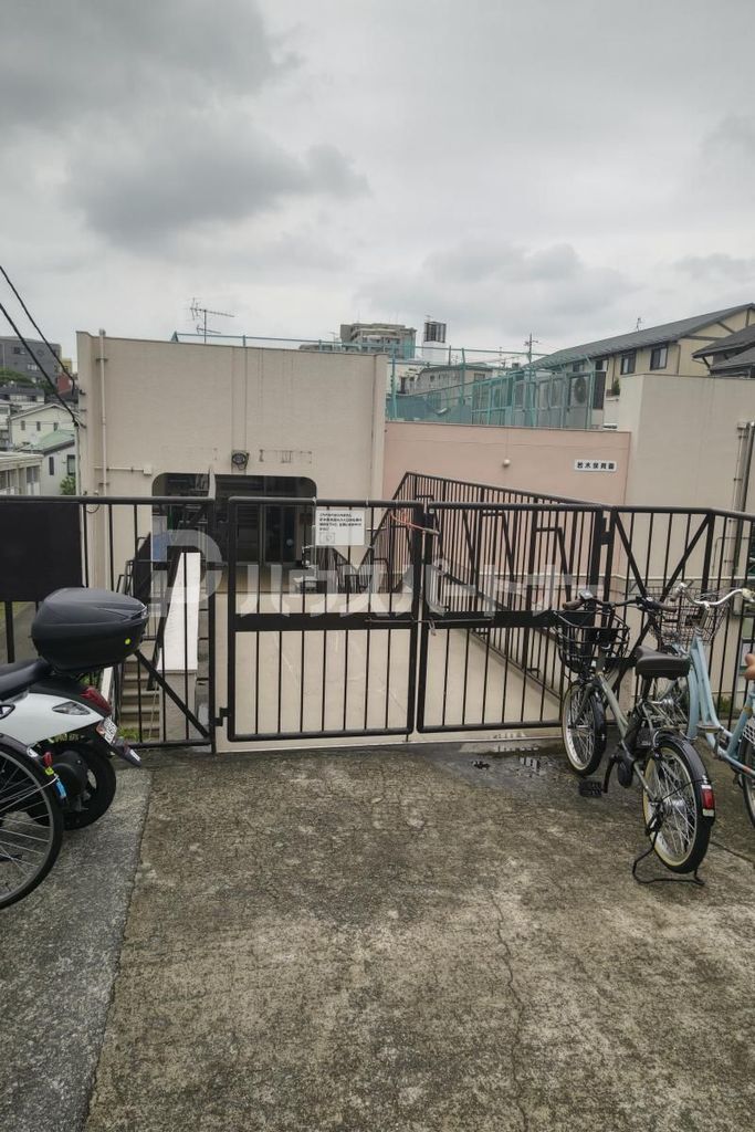 幼稚園・保育園　若木保育園（幼稚園・保育園）まで340m