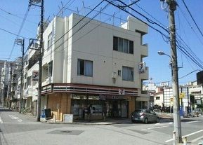 コンビニ　セブンイレブン（コンビニ）まで300m