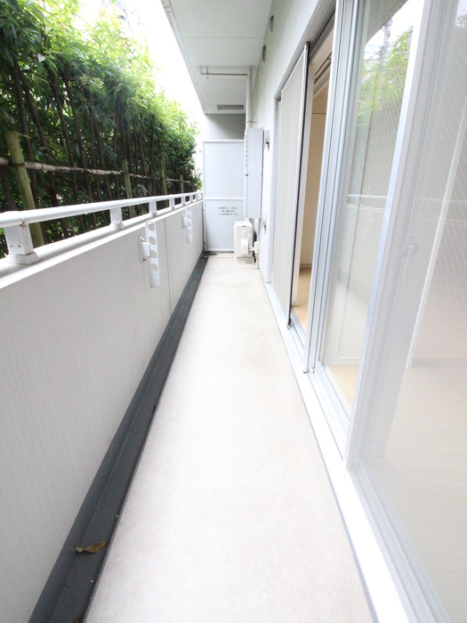 バルコニー　同マンション別部屋参照。