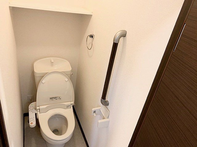 トイレ　温水洗浄便座