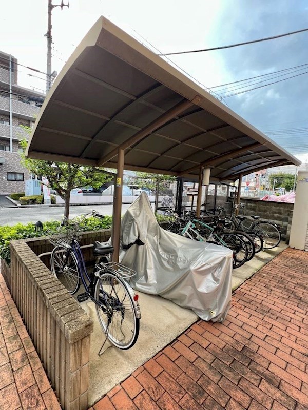 その他共有部分　屋根付きの駐輪場
