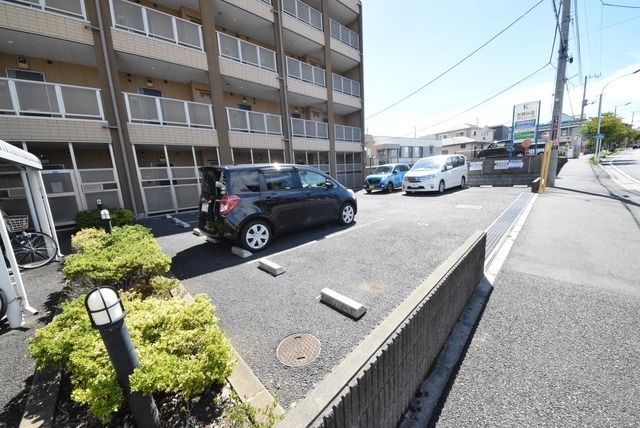 駐車場　敷地内駐車場