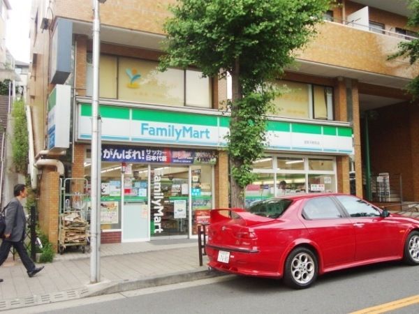コンビニ　ファミリーマート（コンビニ）まで300m