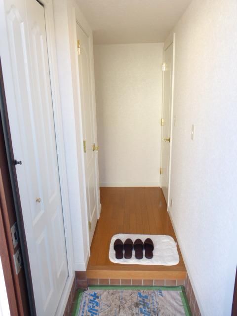 玄関　玄関です。廊下で奥が見えないのでいいですね