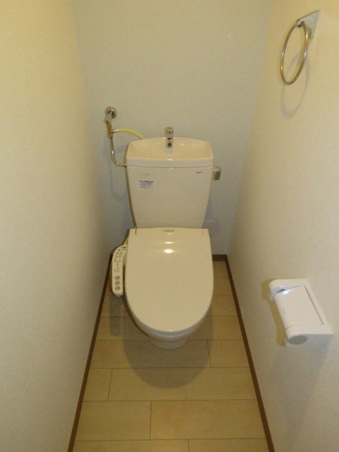 トイレ　トイレには人気のウォシュレットが設置されています！
