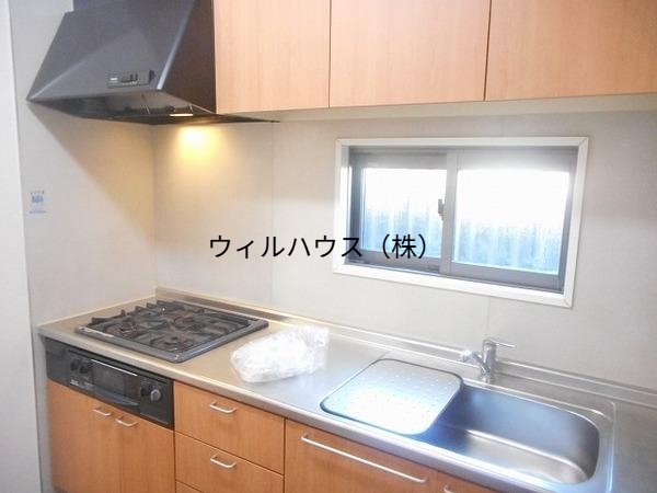 キッチン　３口コンロ付きシステムキッチン！