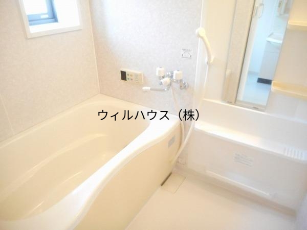 バス・シャワールーム　浴室乾燥機、追い焚き機能付バス！