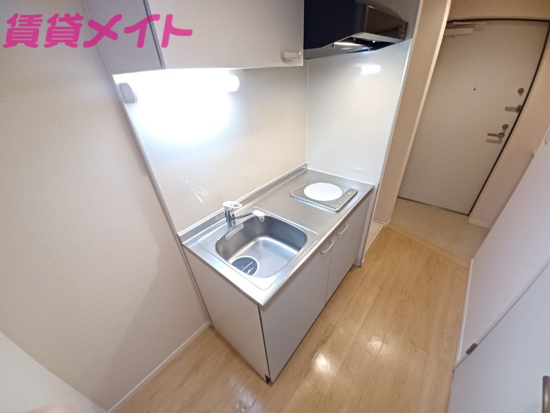 キッチン　同物件別室反転タイプ画像