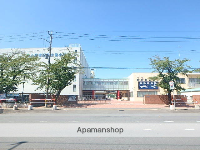 小学校　上尾市立富士見小学校（小学校）まで394m