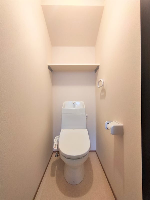 トイレ　トイレは温水洗浄便座を設置してあります。