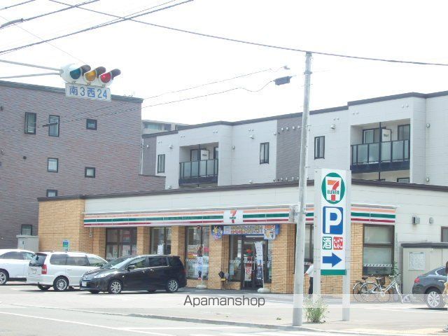 コンビニ　セブンイレブン（コンビニ）まで266m