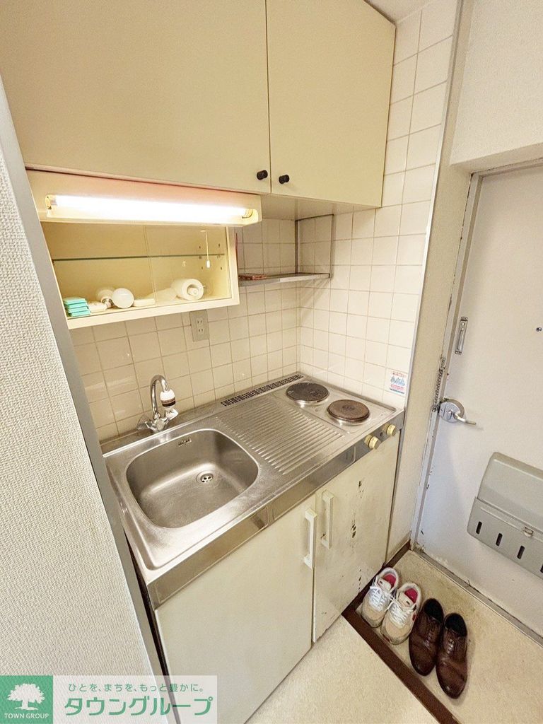 キッチン　※２口コンロは使えません、上に１口ＩＨコンロ設置予定※