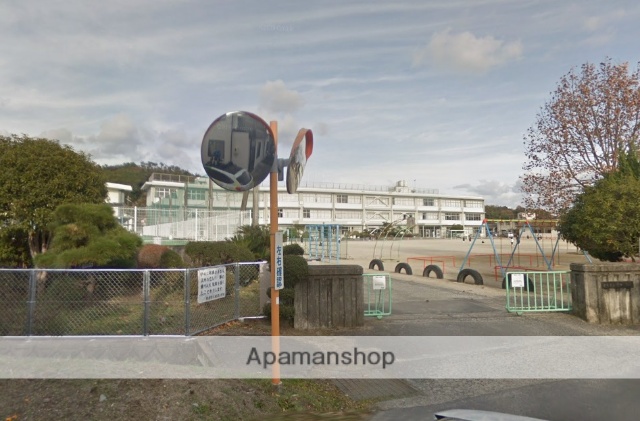 小学校　通津小学校（小学校）まで718m