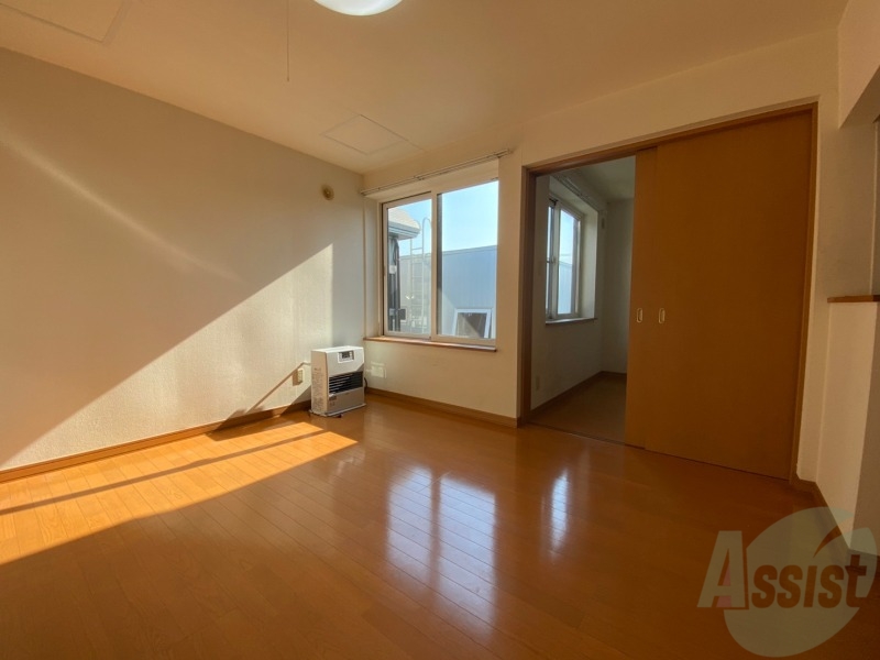 居室・リビング　広くてキレイなお部屋が広がっていて、充実した生活が送れそう。