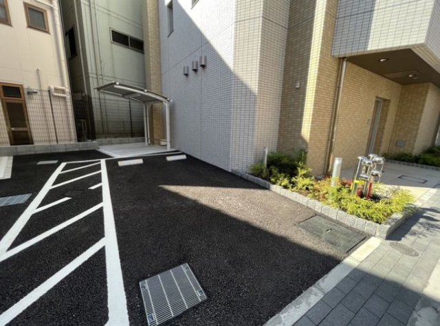 駐車場　駐車場があるので、車を買う予定の方も安心です