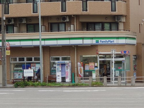 コンビニ　ファミリーマート 熱田金山南店（コンビニ）まで540m