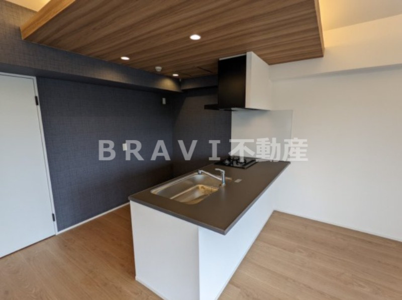 キッチン　【BRAVE大阪城北】食洗器・グリル付き3口ガスコンロ