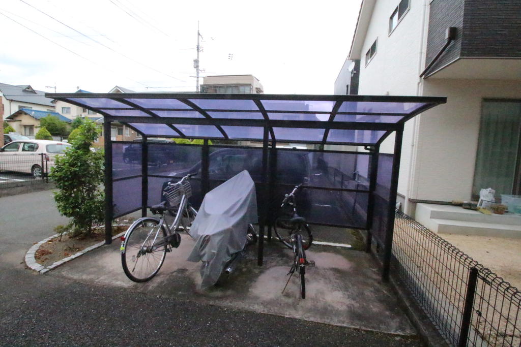その他共有部分　屋根付きの駐輪場です！