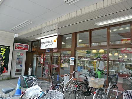 スーパー　マックスバリュエクスプレス港町店（スーパー）まで128m