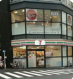 コンビニ　セブンイレブン新宿都税事務所前店（コンビニ）まで123m