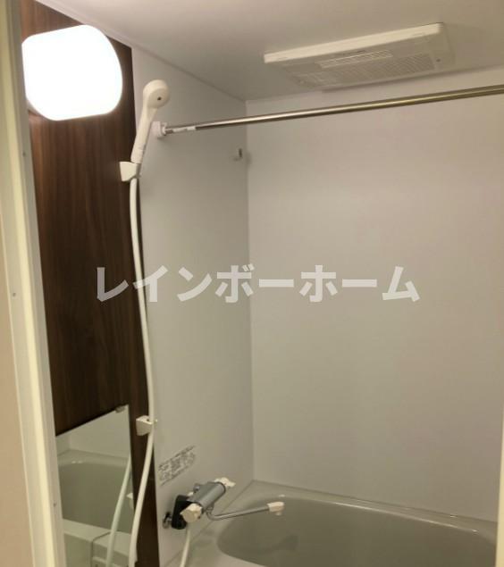 バス・シャワールーム　落ち着いた空間のお風呂です