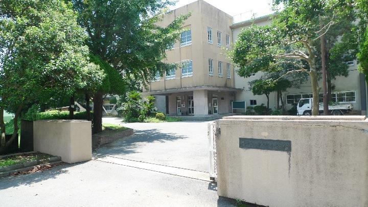 小学校　長崎市立西町小学校（小学校）まで841m