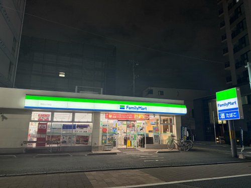 コンビニ　ファミリーマート板橋三丁目店（コンビニ）まで297m