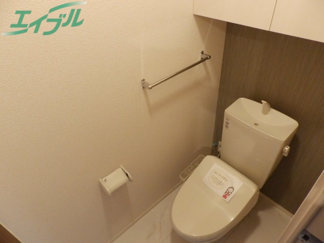トイレ　別部屋反転写真です