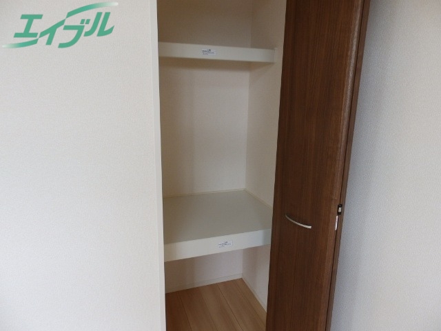 収納　別部屋反転写真です