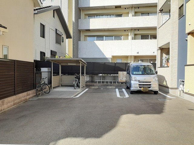 駐車場　駐車場完備です