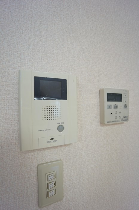 セキュリティ　モニタ付きインターフォンで来訪者の確認も安心