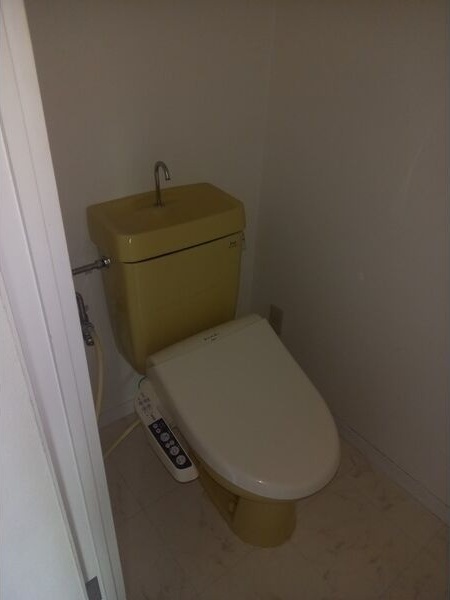 トイレ　※写真は同じマンションの違う部屋のものになります。反転タイプ