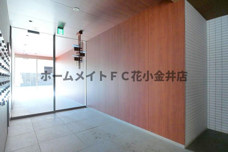 エントランス　外観は落ち着いています