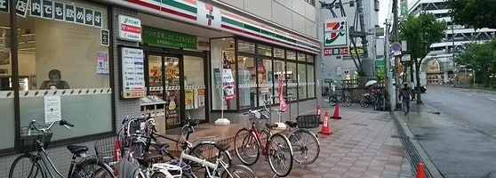 コンビニ　セブンイレブン大阪出戸駅前店（コンビニ）まで71m