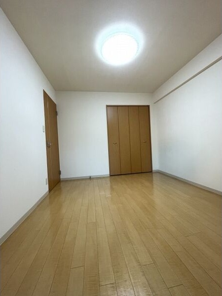 収納　※写真は同じマンションの違う部屋のものになります。反転タイプ