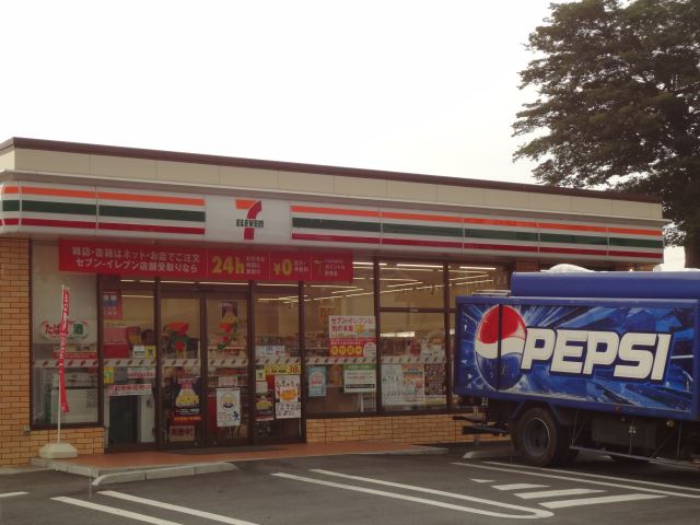 コンビニ　セブンイレブン（コンビニ）まで200m